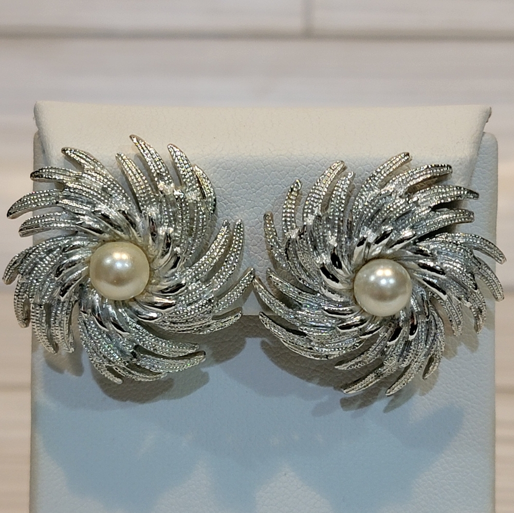 Vintage 1962 Sarah Coventry Pinwheel Silver Tone Faux Pearl Clip On Earrings